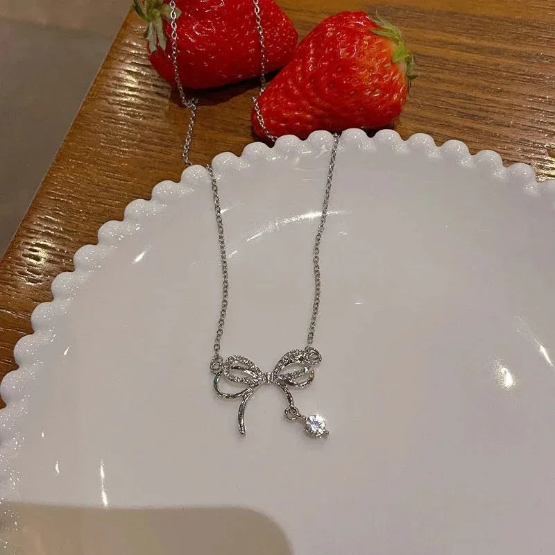 2025 New Trendy Circle Necklace for Women Simple Stylish Cubic Zircon Clavicle Chain Necklace Luxury Designer Wedding Jewelry